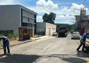 Prefeitura de Córrego Fundo inicia operação tapa-buracos para melhorar as ruas