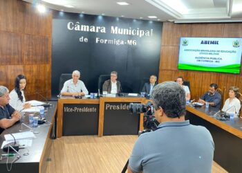 Audiência pública debate instalação de escola cívico-militar em Formiga