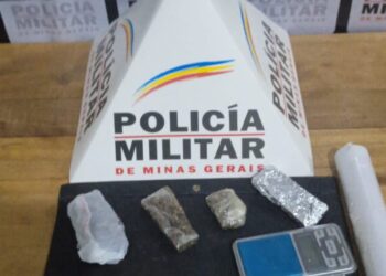 Polícia Militar de Bambuí prende homem com drogas e materiais de tráfico no bairro Lava-Pés