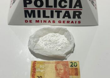 Homem de 18 anos é preso por tráfico de drogas durante fiscalização de trânsito em Bambuí