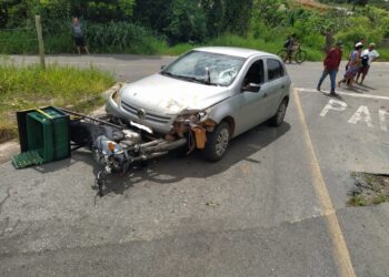 Acidente entre carro e moto deixa motociclista ferido em Formiga