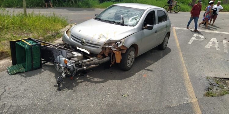 Acidente entre carro e moto deixa motociclista ferido em Formiga