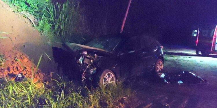 Problema no freio de carro alugado provoca acidente e mata avó e neta na BR-262, em MG