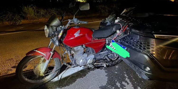 Mulher que estava na garupa de uma moto morre após acidente na BR-262, em Nova Serrana