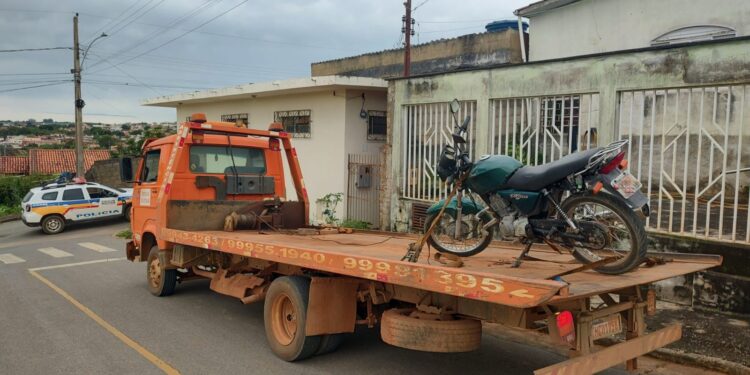 Adolescente de 15 anos é apreendido por direção perigosa em Bambuí
