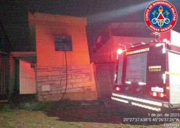 Residência no bairro Sagrado Coração de Jesus é incendiada na madrugada de Réveillon