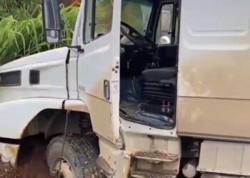 Homem tem mal súbito, bate caminhão, engasga com dentadura, e é salvo pela PM