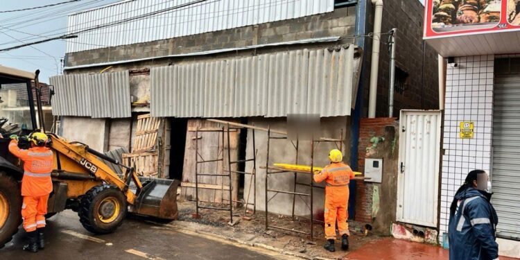 Marquise desaba em obra e mata operário em Minas Gerais