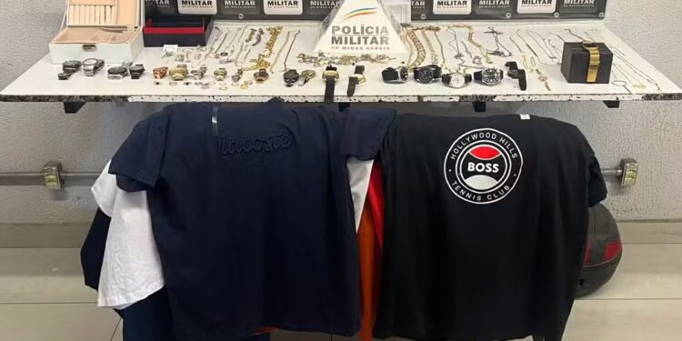 Com semijoias, relógios e roupas, suspeito de diversos furtos a residências em Divinópolis é preso