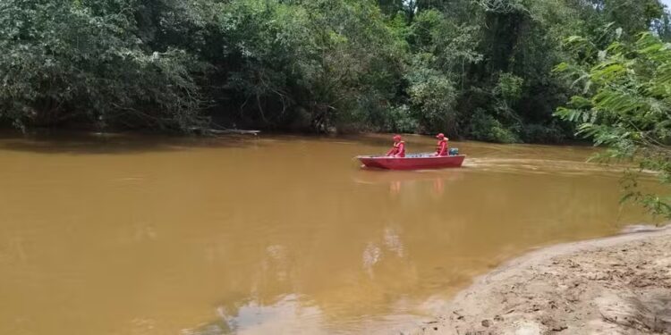 Bombeiros entram no 3º dia de buscas por menino de 10 anos desaparecido no Rio Lambari