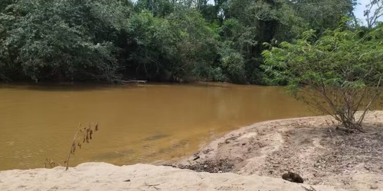 Corpo de menino de 10 anos que se afogou no Rio Lambari, em Nova Serrana, é encontrado