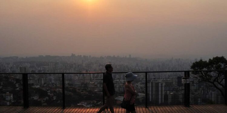 Terceira onda de calor do país em 2025 atinge Minas nesta semana