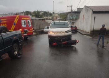 Colisão entre motocicleta e carro deixa uma pessoa ferida no bairro Nossa Senhora de Lourdes