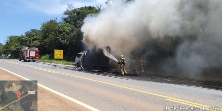 Caminhão carregado com embutidos pega fogo na MG-050, em Formiga