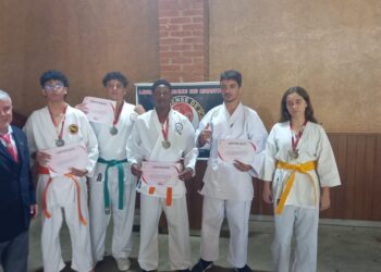 Atletas do Dojo Kélcio se destacam no Campeonato Mineiro de Karatê 2024