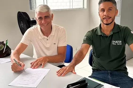 Coronel Laércio entrega kits de irrigação a produtores rurais de Formiga