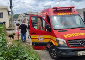 Motociclista fica ferido após colisão com carro no bairro Souza e Silva, em Formiga