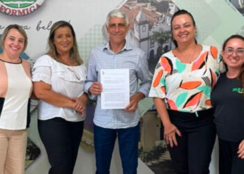 Mães atípicas entregam carta aberta ao prefeito de Formiga com reivindicações