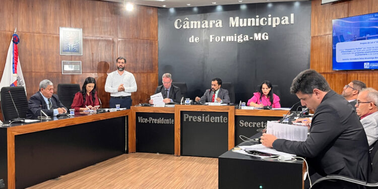 Câmara Municipal aprova projetos voltados para mulheres e jovens e discute demandas da população