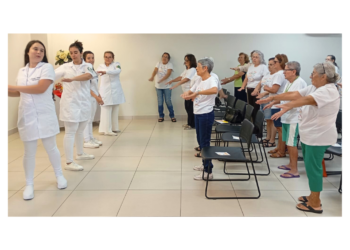 Alunos do UNIFOR-MG promovem ação de saúde para mulheres em Formiga