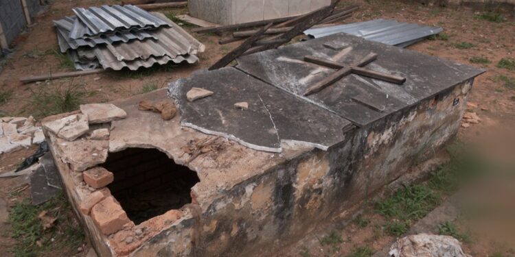 Túmulo é violado e crânio humano é furtado de cemitério em Divinópolis