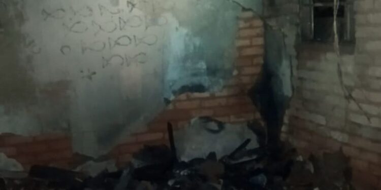 Homem sofre queimaduras graves em incêndio residencial em Piumhi