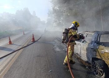 Uma caminhonete pegou fogo na MG-170