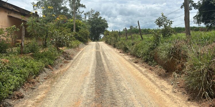 Prefeitura de Córrego Fundo intensifica manutenção de estradas rurais