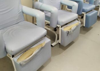 Vereador Wolkmar Menezes cobra solução para poltronas deterioradas na UPA de Formiga