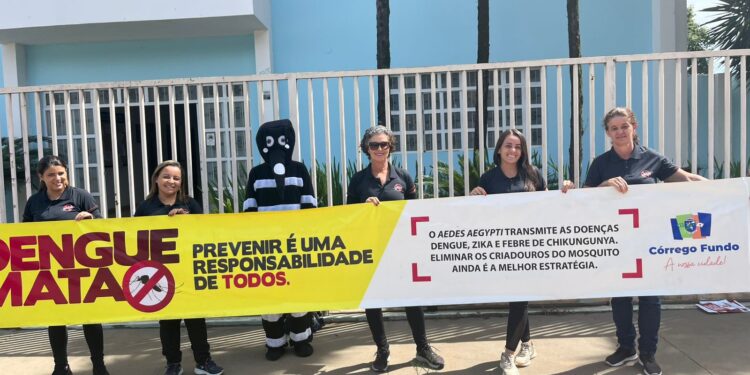 Blitz educativa em Córrego Fundo alerta para a prevenção da dengue