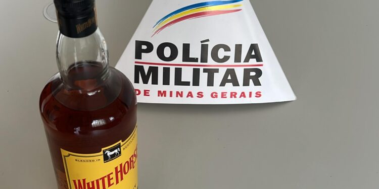 Polícia Militar prende homem por furto de garrafa de whisky em São Sebastião do Oeste