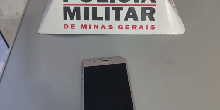 Homem é detido após furtar celular em supermercado no Centro de Formiga