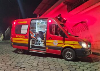 Mulher fica ferida após queda de moto no bairro Residencial Ouro Negro, em Formiga