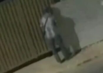 Homem é flagrado furtando ferramentas em obra na Avenida Abílio Machado, em Formiga