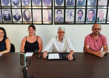 Durante coletiva de imprensa, Prefeito de Formiga divulga detalhes sobre o funcionamento do novo transporte público municipal