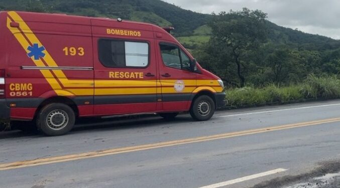 Colisão entre carro e moto deixa homem ferido na zona rural de Formiga