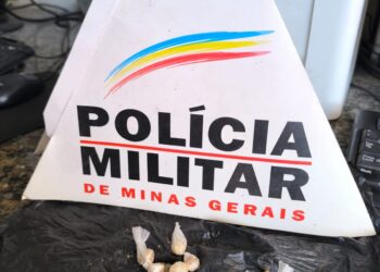 Polícia Militar apreende drogas em lote vago no bairro Vista Alegre em Formiga