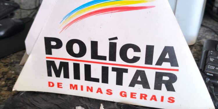 Polícia Militar apreende drogas em lote vago no bairro Vista Alegre em Formiga