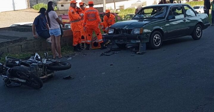 Formiga: motociclista fica gravemente ferido em colisão com carro no bairro Souza e Silva