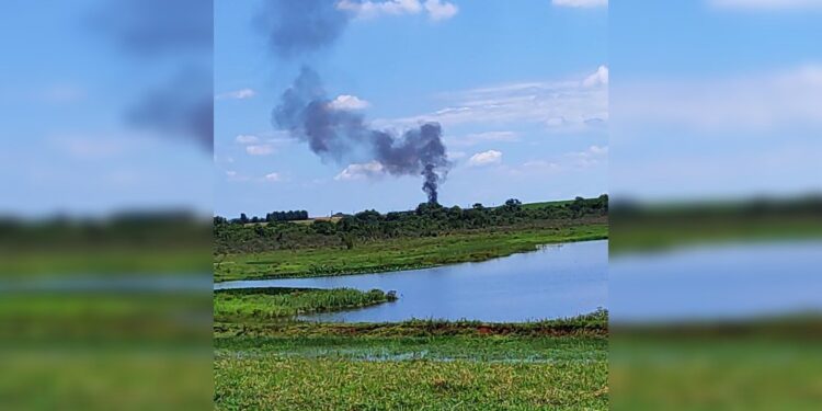 Avião de pequeno porte cai e mata duas pessoas no interior de SP