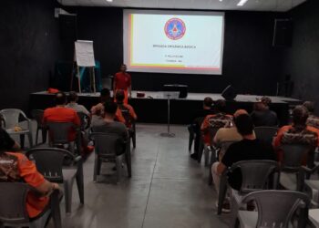 Bombeiros de Formiga capacitam membros da Igreja Batista Vale das Bençãos em treinamento de brigada