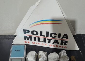 Polícia Militar apreende drogas no bairro Sagrado Coração de Jesus em Formiga