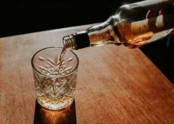 Decreto proíbe venda e circulação de bebidas em garrafas e copos de vidro durante o Carnaval em Formiga