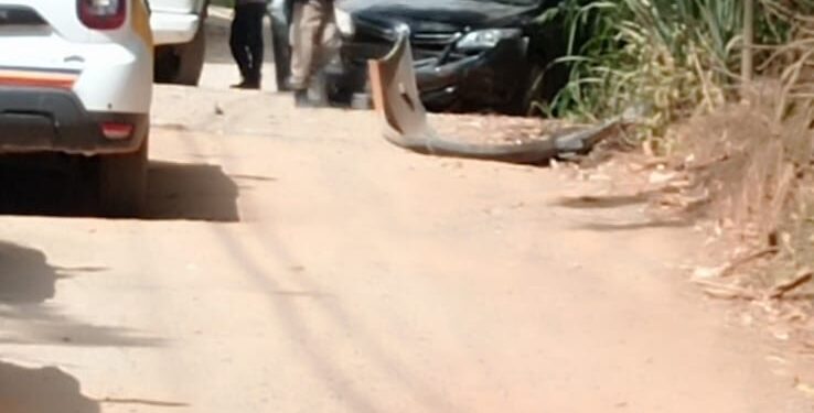 Polícia Militar realiza buscas após veículo suspeito ser abandonado na estrada de Padre Doutor