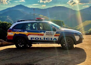 Mulher sai para forró com amiga, deixa bebê de 32 dias com homem bêbado, e os dois acabam presos em Minas