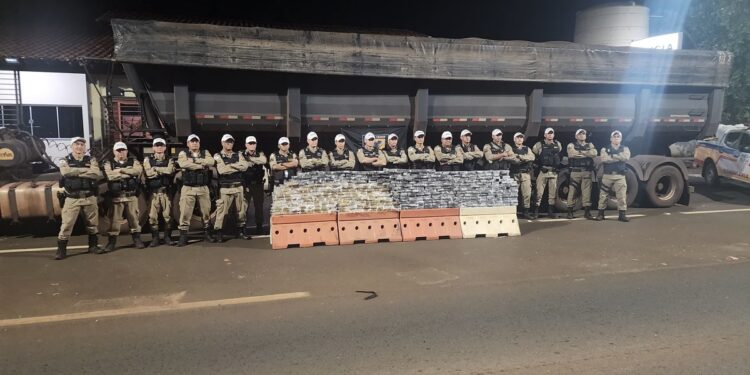 PMRv apreende cocaína avaliada em R$ 60 milhões escondida em caminhão