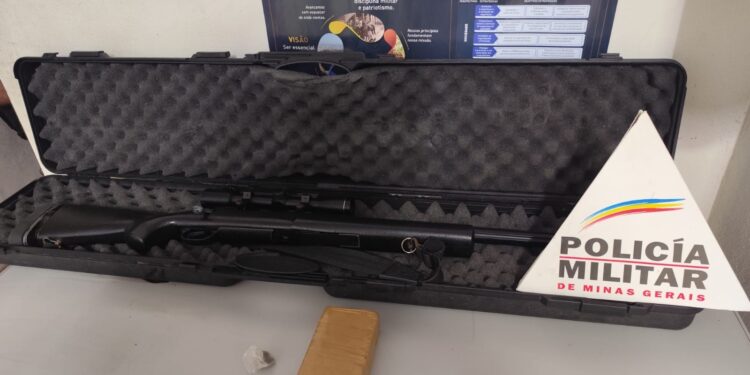 Polícia Militar apreende drogas, armas e aves durante diligências em Formiga