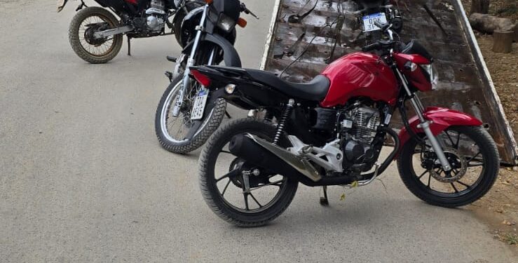 PM prende três homens por competição ilegal de motos em Arcos