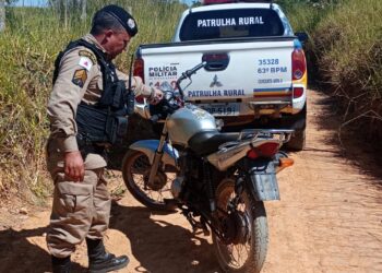 Motociclista é preso por direção perigosa e posse de drogas na zona rural de Formiga
