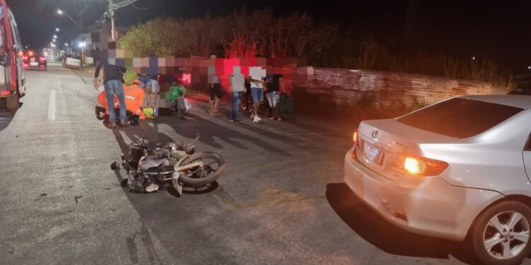 Colisão entre automóvel e motocicleta deixa um ferido na Avenida Brasil, Formiga